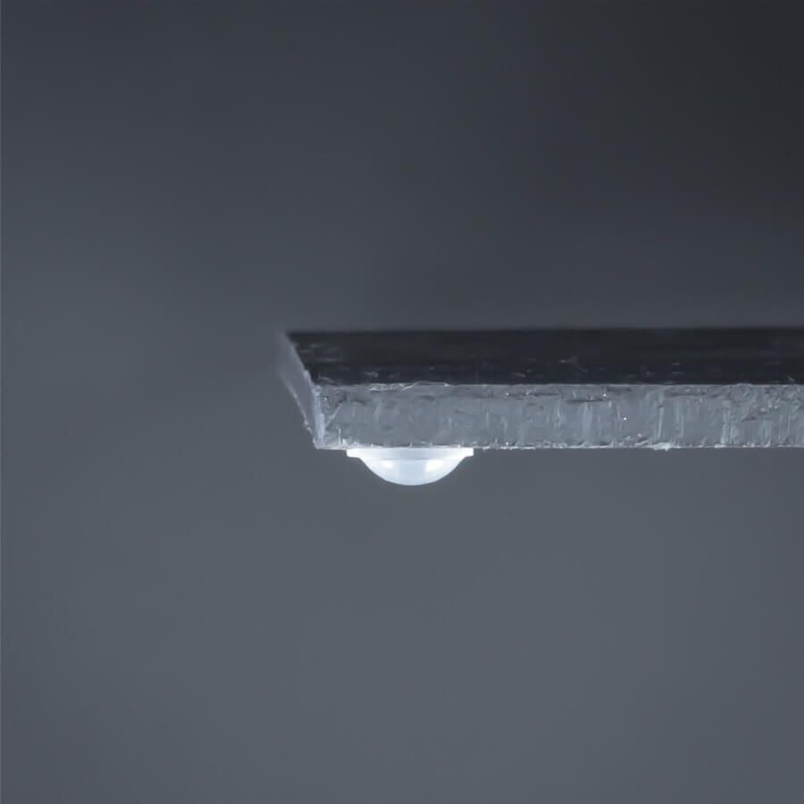 Elastik-Puffer klebend Ø 8mm WA: 2,5mm montiert von unten an Schieferplatte mit dunklem Hintergrund