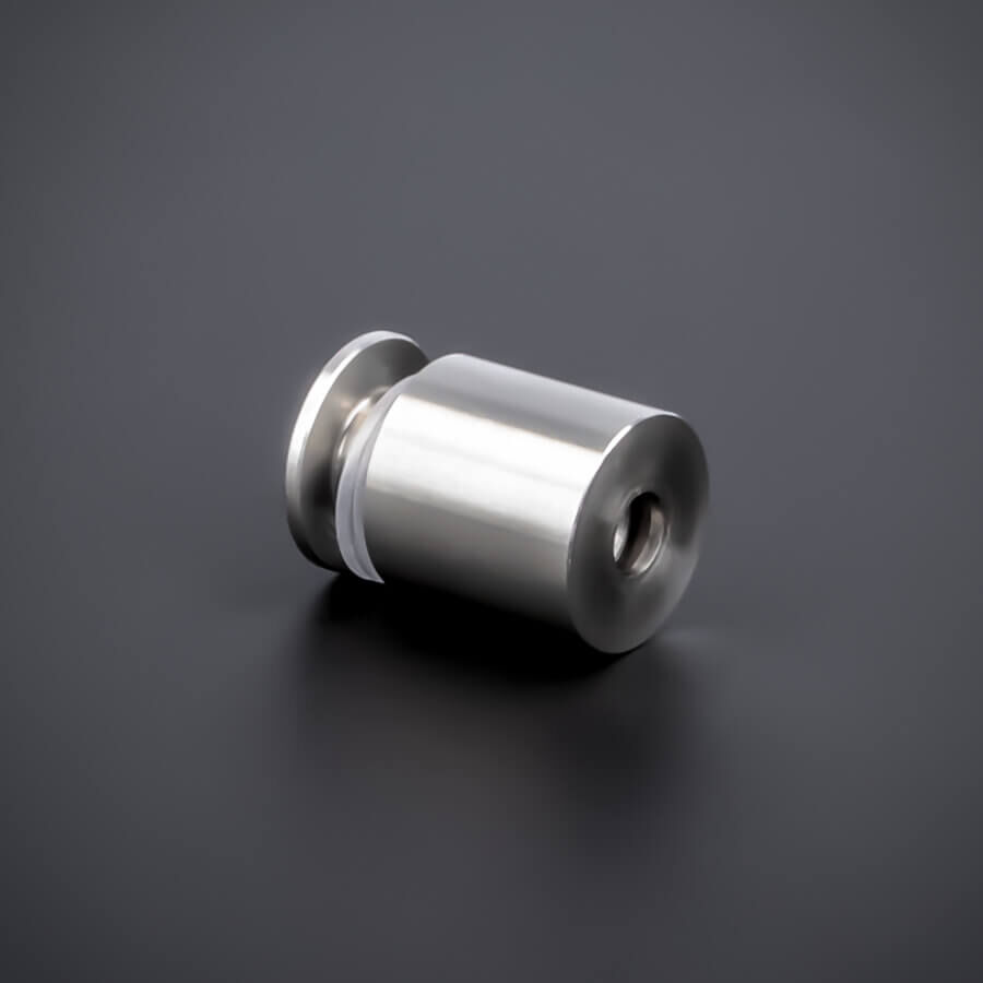 Abstandshalter schraubbar Edelstahl V2A Ø 15 mm liegend auf dunklem Untergrund