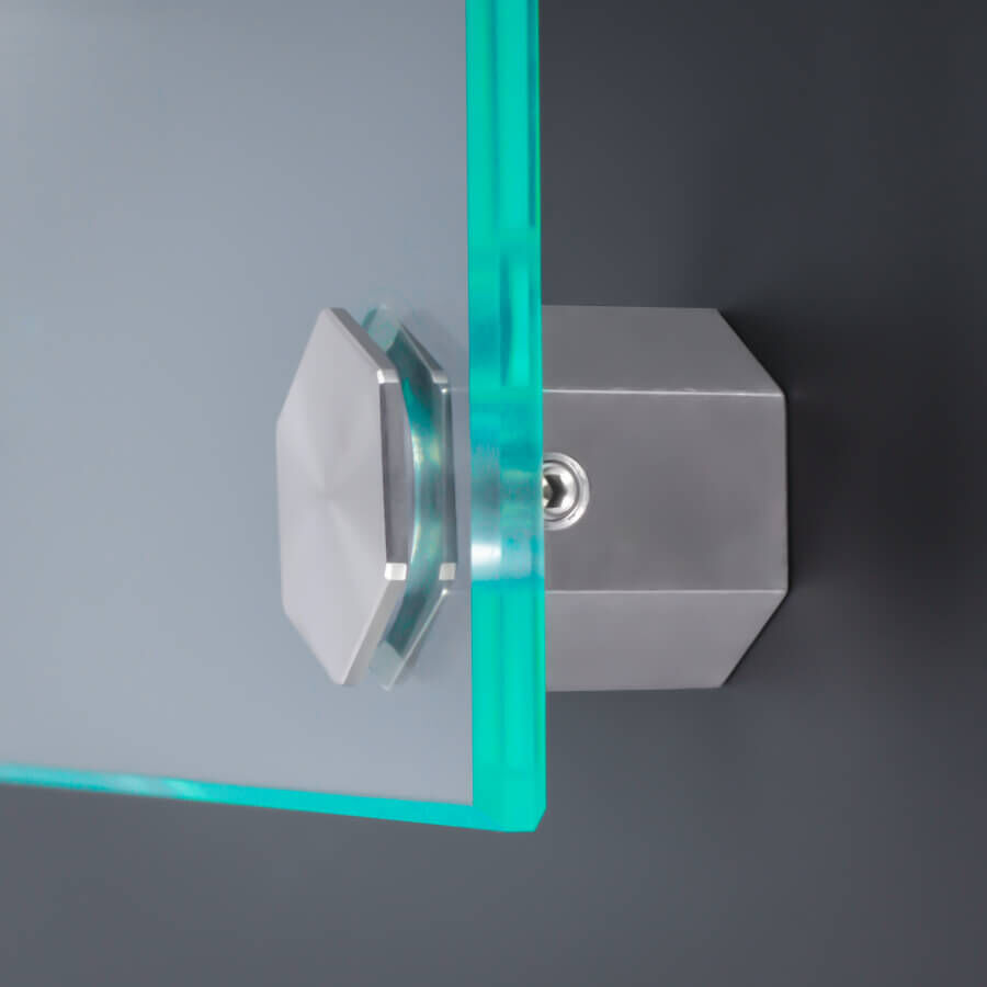 Wandabstandhalter 6-eckig Edelstahl V2A montiert mit Scheibe an dunkler Wand
