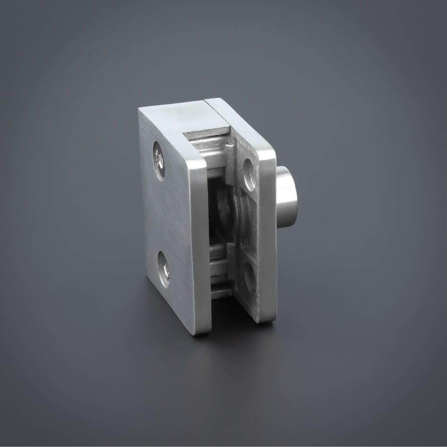 Glashalter Edelstahl eckig 60 x 50 mm einseitig stehend auf dunklem Untergrund