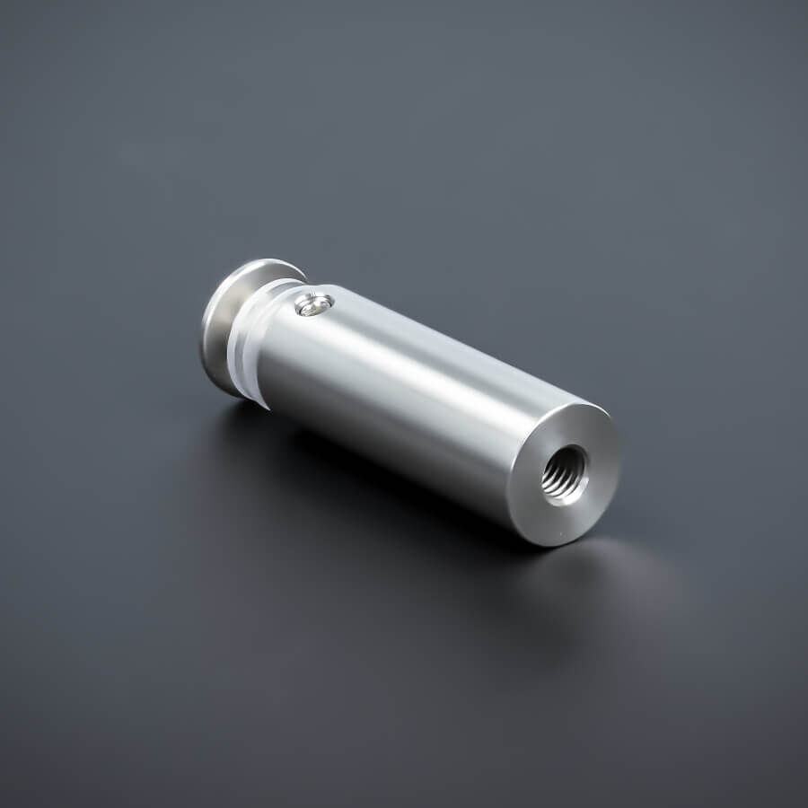Abstandhalter Schilder Edelstahl Ø 15 mm WA: 40 mm liegend auf dunklem Untergrund