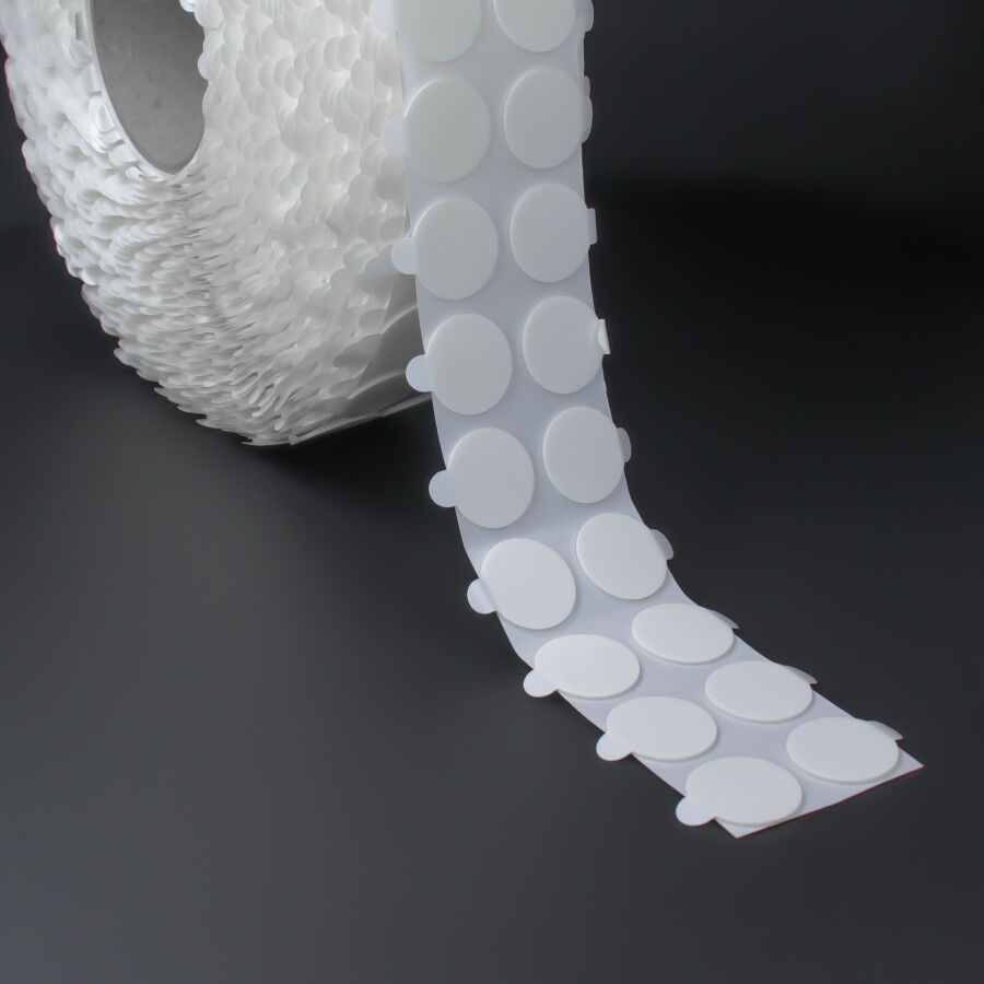 Rolle Klebepunkte Ø25x1mm beidseitig selbstklebend Rolle auf dunklem Untergrund
