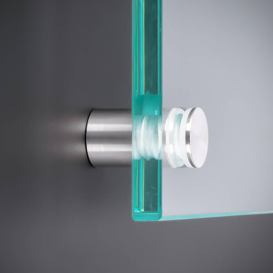 Glashalter schraubbar V4A  Ø:15 mm montiert mit einer Scheibe an einer dunklen Wand 