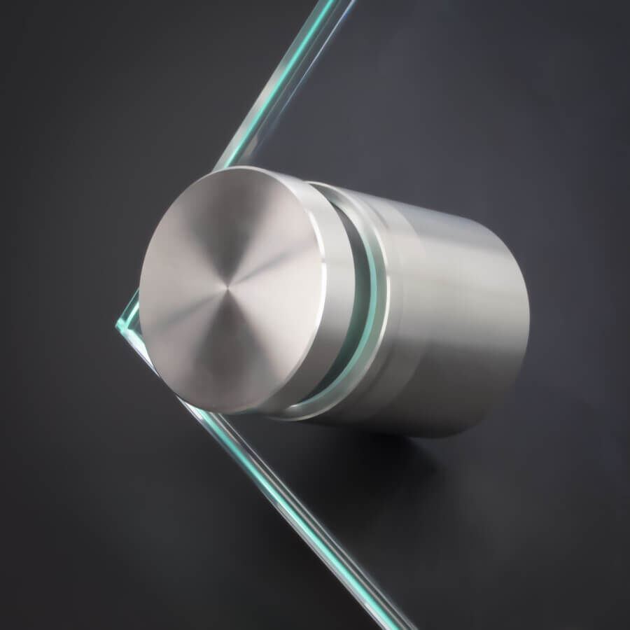 Unterlegscheibe weich PVC klar Ø 39 mm Innen-Ø: 16,5 mm Bundhöhe: 2 mm montiert in einem Anstandshalter mit einer Glasscheibe auf im Klemmbereich auf dunklem Untergrund