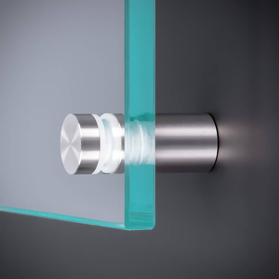 Glaswandbefestigung Edelstahl V2A montiert mit einer Glasscheibe an dunkler Wand
