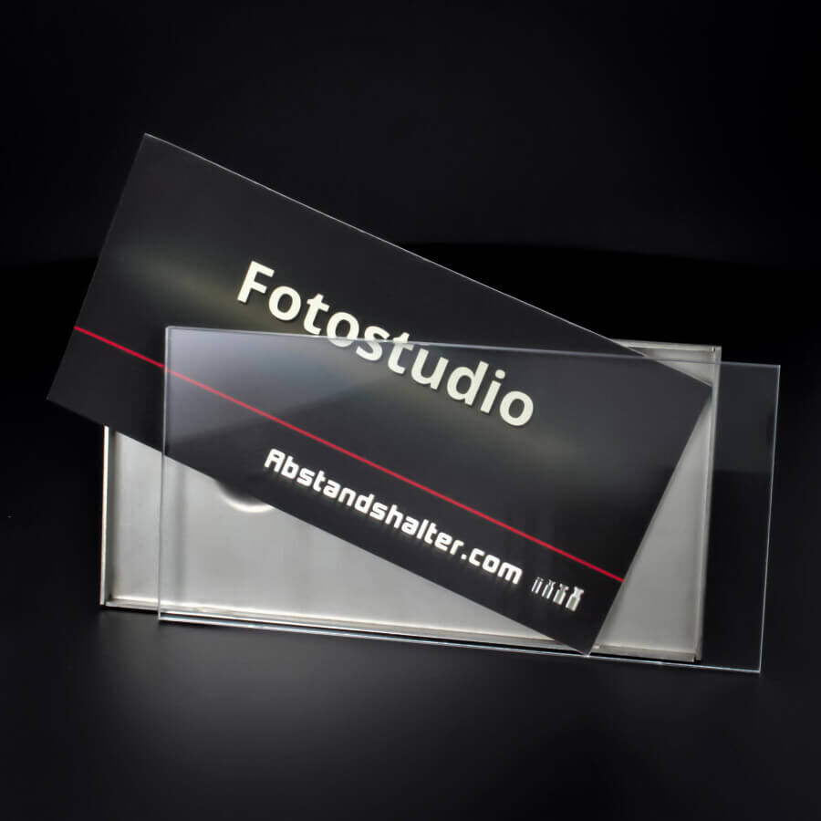 Edelstahl Wandschild 150x75 mm mit Plexigalsscheibe auf schwarzen Untergrund