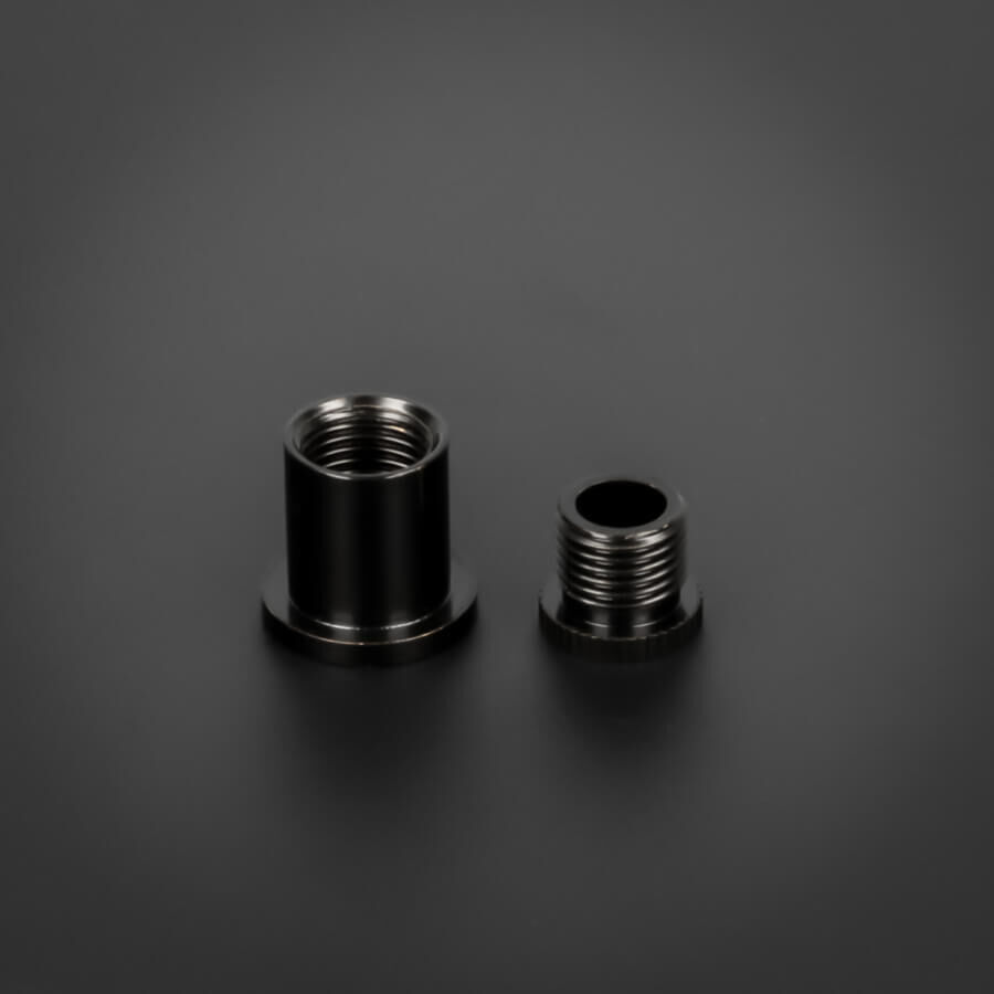 Deckenbefestigung Seil für Kugelseil 1,5-2mm | schwarz | Stockschraube stehend auf dunklem Untergrund