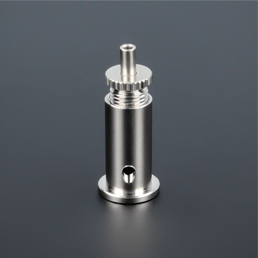Decken-Drahtseilhalter Messing vern. Ø16mm Stockschraube stehend auf dunklem Untergrund