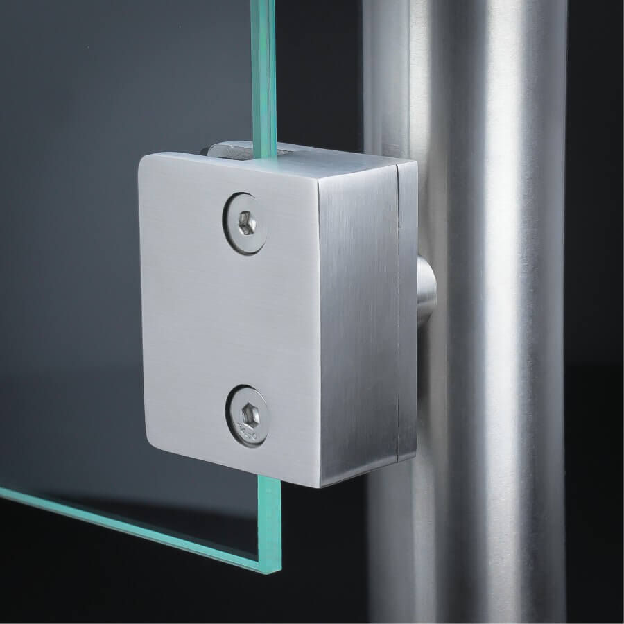60 x 50 mm | einseitig | Pfosten Ø42,4 mm Glashalter Edelstahl eckig 60 x 50 mm einseitig seitlich montiert an Rundrohr 42,4 mm