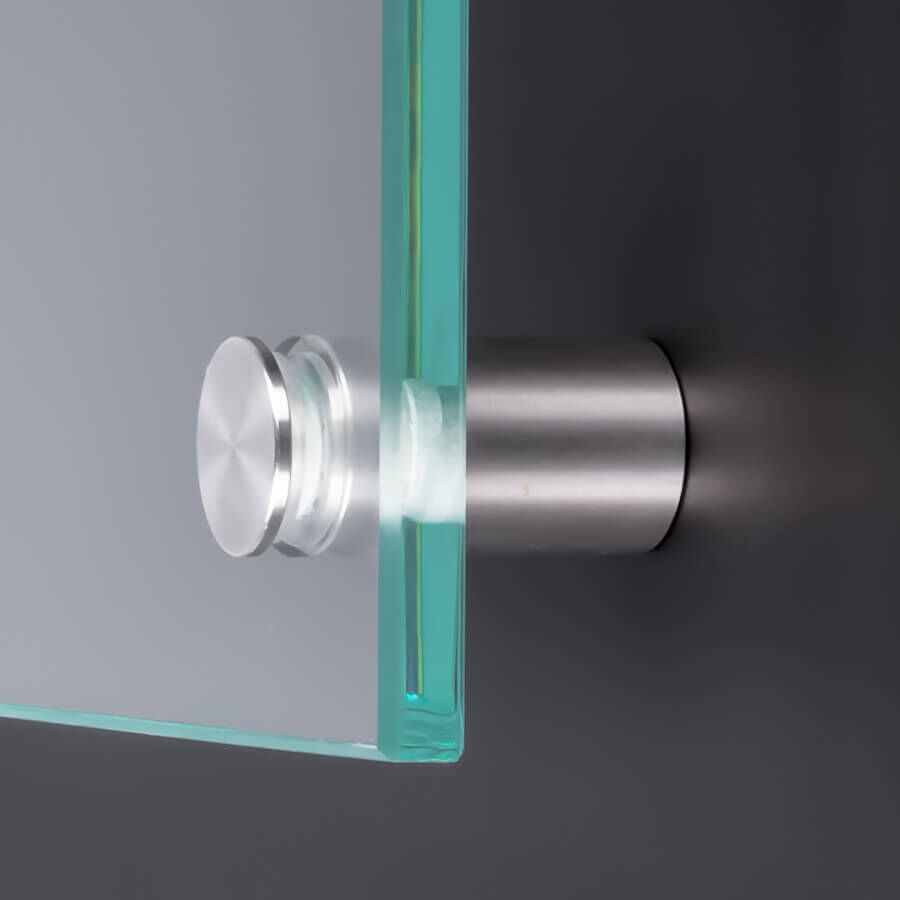 Abstandshalter rund Edelstahl V2A Ø 15 mm montiert mit Scheibe an dunkler Wand