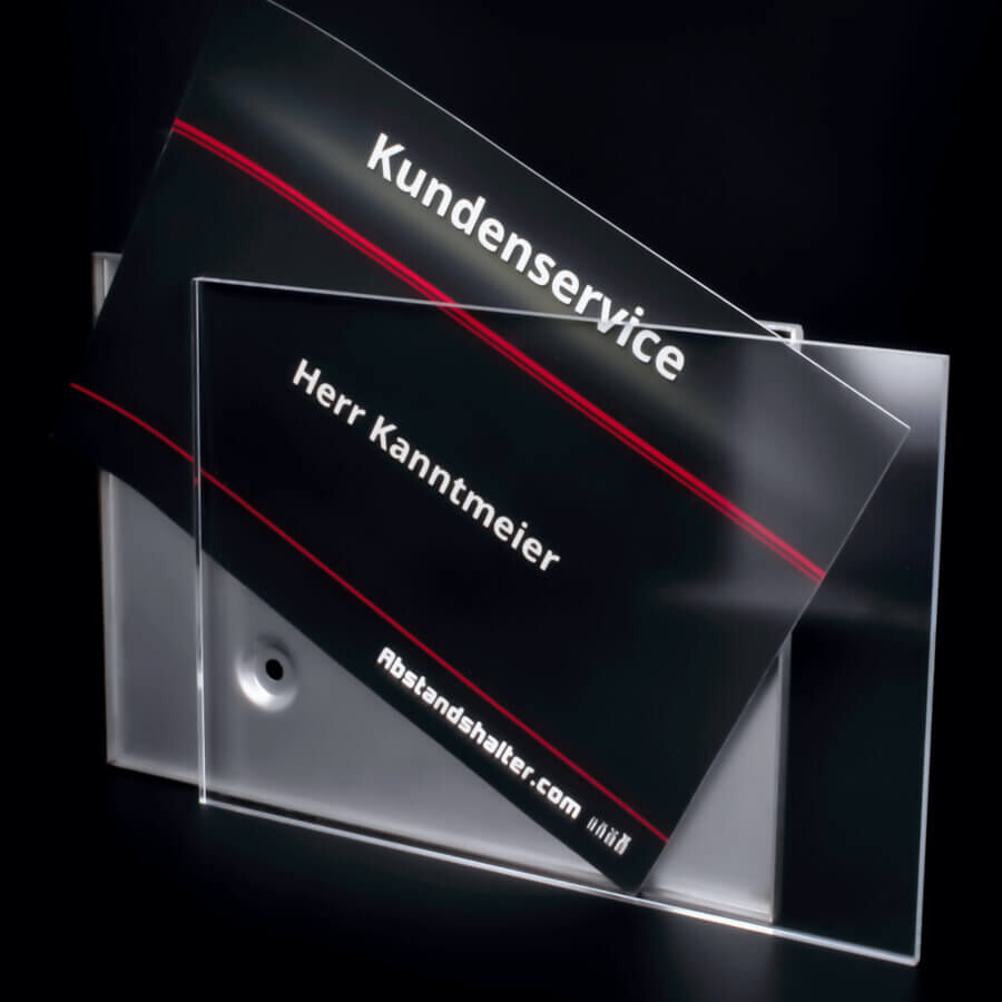 Edelstahl Wandschild DIN A5 mit Plexigalsscheibe und Zubehör auf schwarzen Untergrund