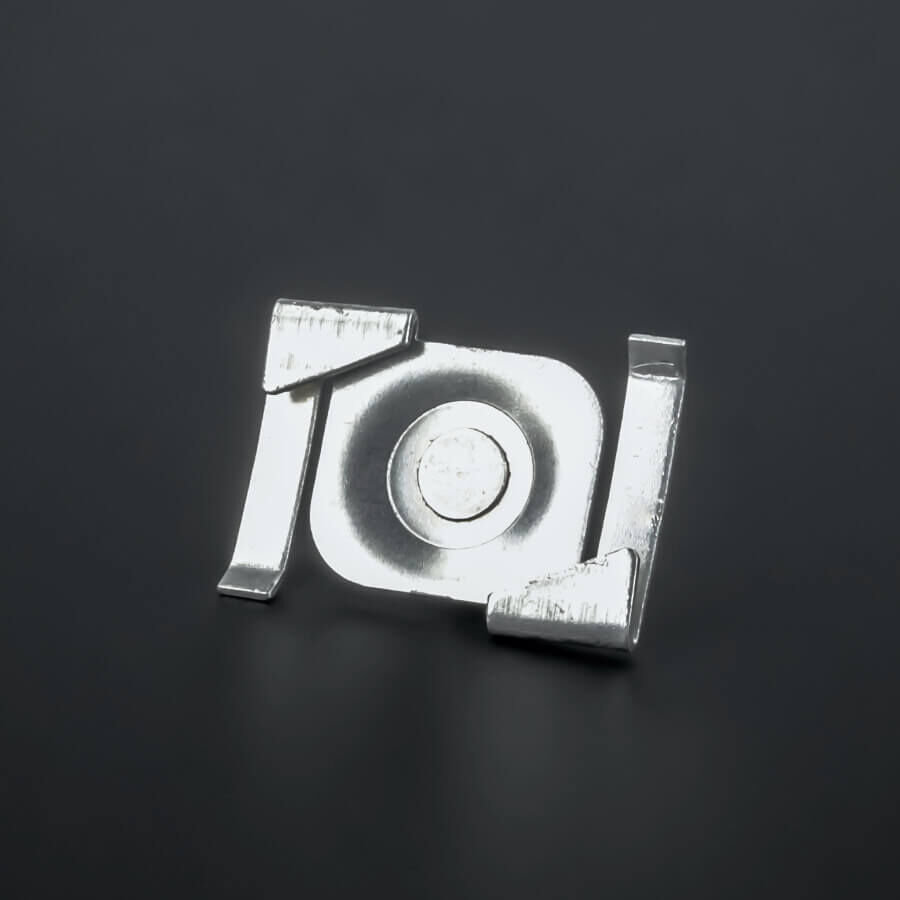 Deckenclip Gewinde M6x10mm für Rasterdecken - Odenwalddecken bis 24 mm liegend auf dunklem Untergrund