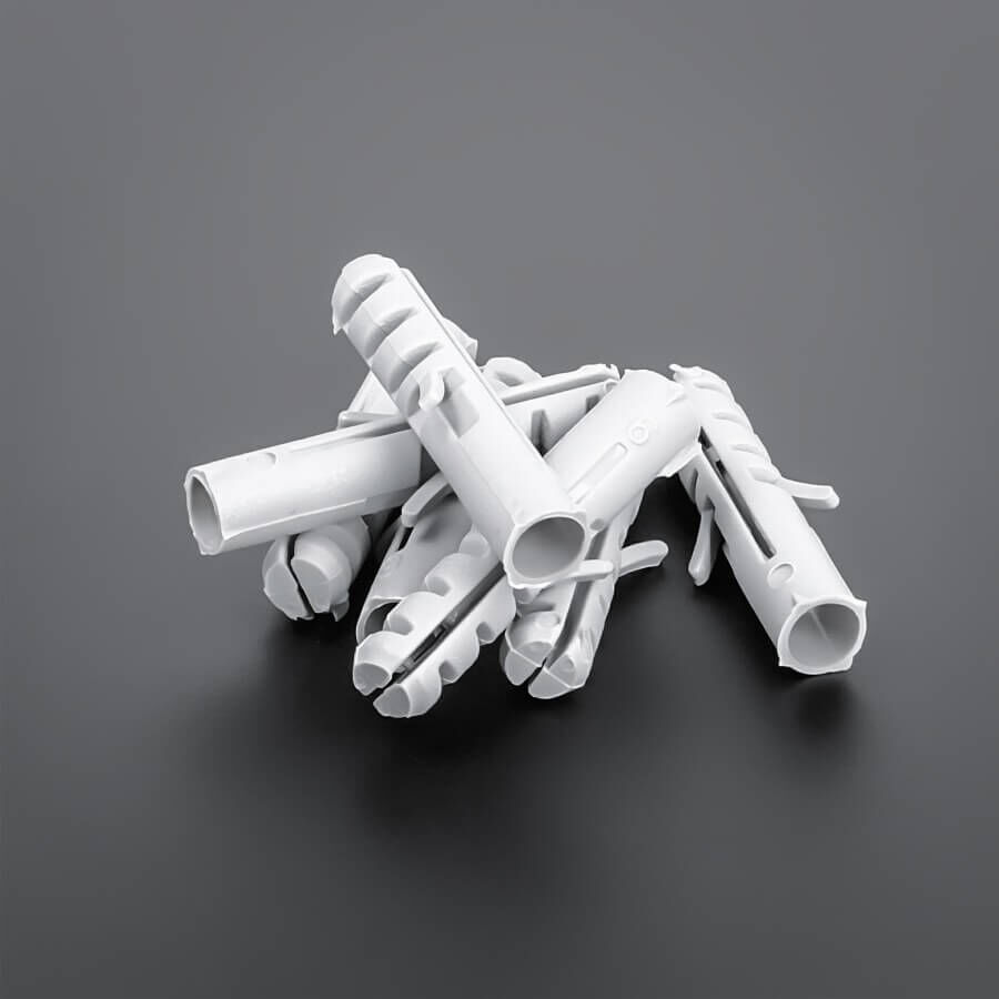 Dübel S6 Nylon Ø 6x30 mm größere Menge auf dunklem Untergrund