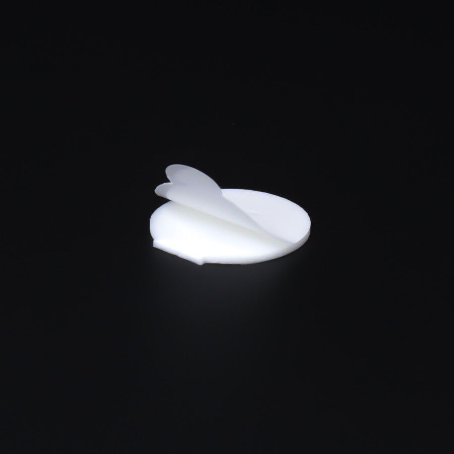 Klebepunkt Klebepad Ø20x1mm beidseitig selbstklebend einzeln auf dunklem Untergrund