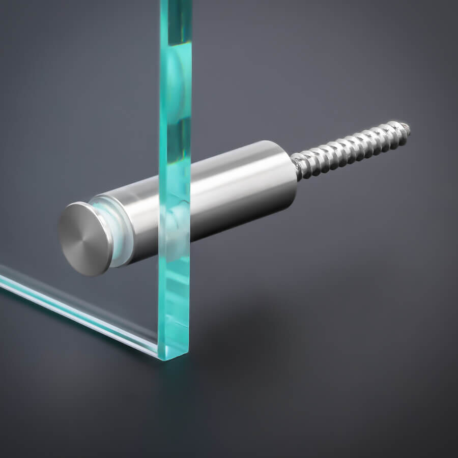 Abstandhalter Edelstahl Ø 15x40 mm montiert an einer Glasscheibe mit Stockschraube im Boden auf dunklem Untergrund