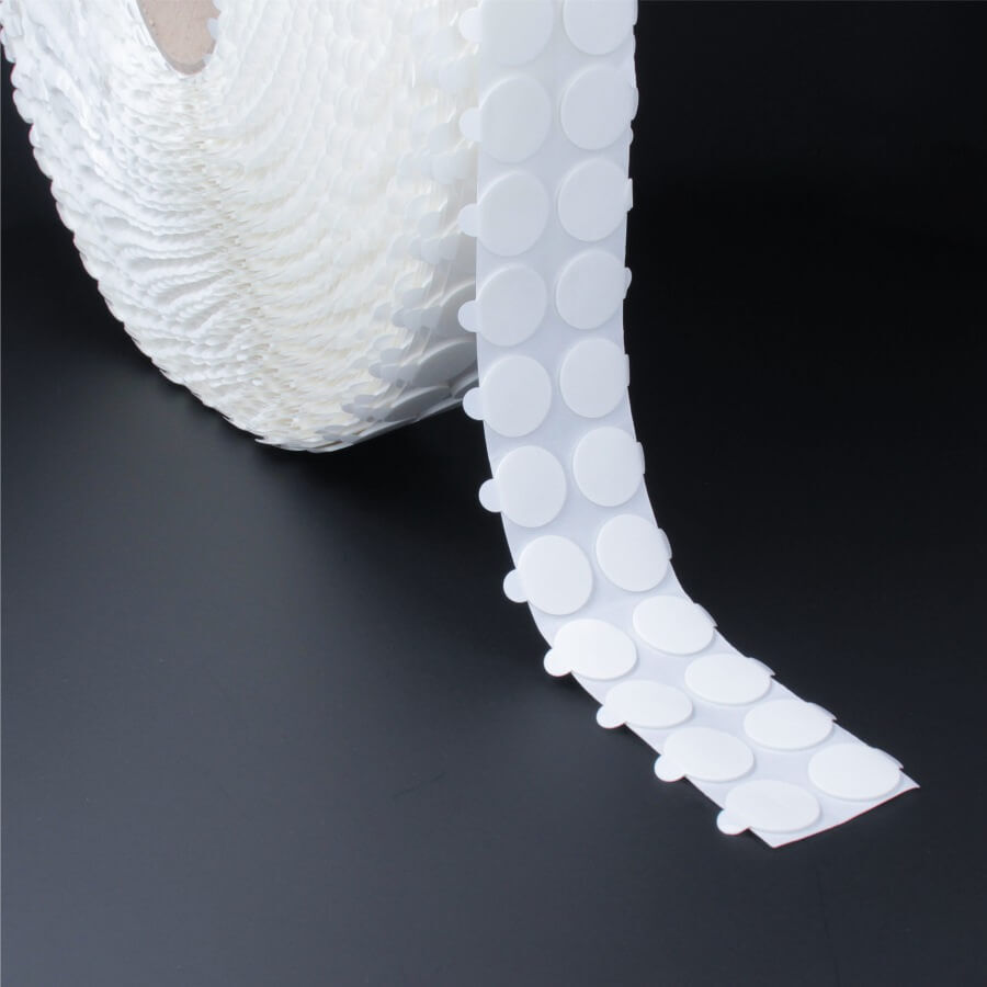 Acrylat Klebepunkt hochtransparent Rolle auf dunklem Untergrund