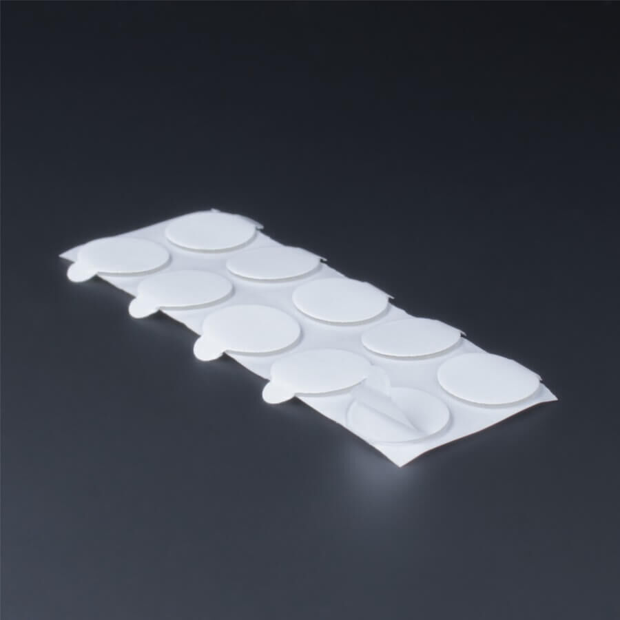 Acrylat Klebepunkt hochtransparent Streifen mit 10 Klebepunkten auf dunklem Untergrund