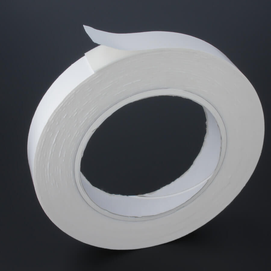 Spiegelklebeband 19 mm Rolle komplett auf dunklem Untergrund