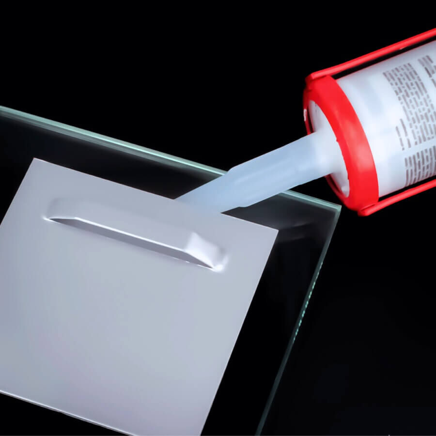 Alleskleber Universalkleber MSPolymer Montagekleber Montageschritt Spiegelblech auf transparenter Scheibe