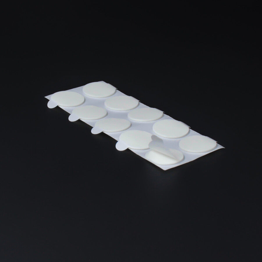Klebepunkt Klebepad Ø20x1mm beidseitig selbstklebend Streifen auf dunklem Untergrund
