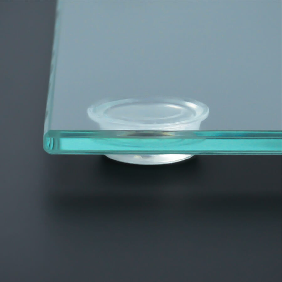 Anschlagpuffer Ø19x4mm selbstklebend montiert als Glasunterlage auf dunkler Fläche