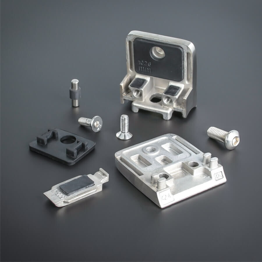 Glashalter 52x52 mm V4A + Sicherung eckig Lieferumfang auf dunklem Untergrund