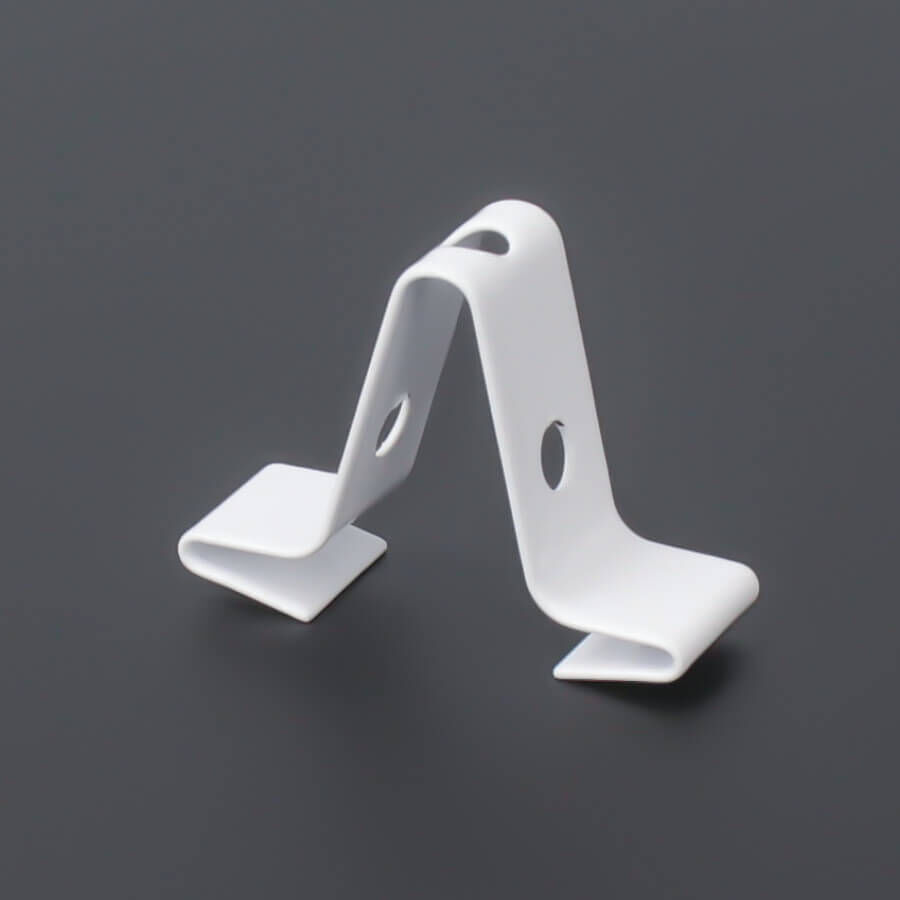 Deckenklemme Deckenclip gedreht stehend auf dunklem Untergrund