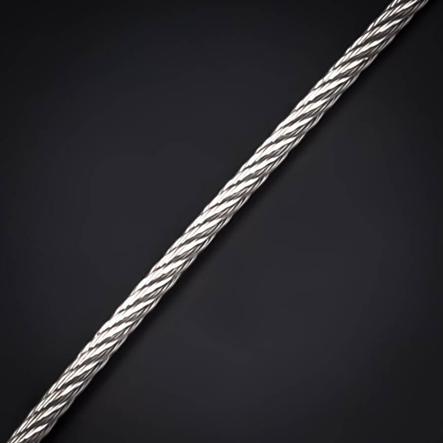 Stahlseile V4A 2 mm | 7x7 halbweich Seil auf dunklem Untergrund