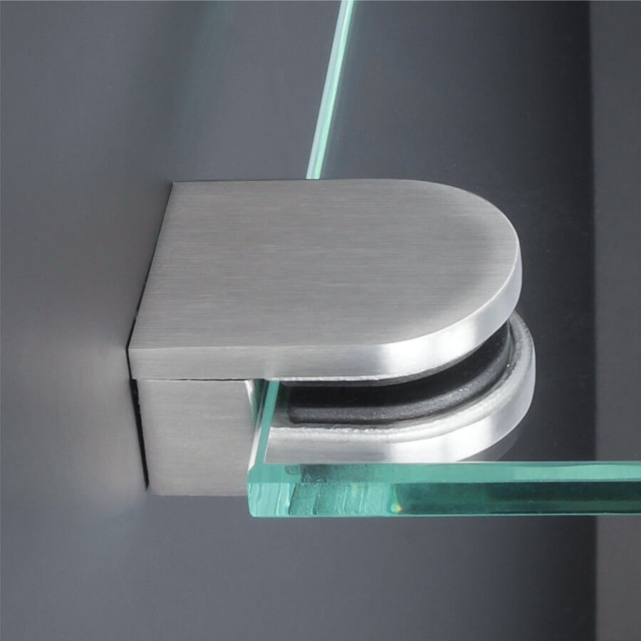 Glashalter + Sicherung Edelstahl montiert an der Wand auf dunklem Untergrund