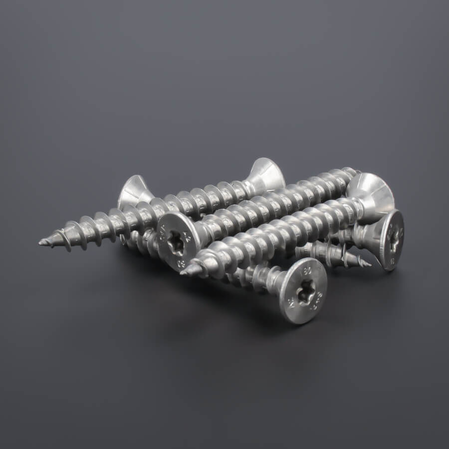 Schraube 10x80 mm Edelstahl V2A Haufen mehrerer Schrauben auf dunklem Untergrund
