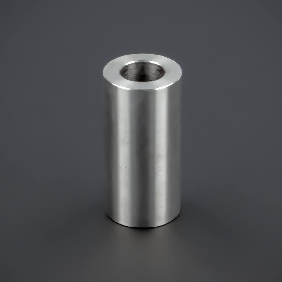 Ø 15 mm | WA: 30 mm | Loch-Ø: 8,4 mm (M8) Distanzring Edelstahl Ø15x30mm M8 stehend auf dunklem Untergrund