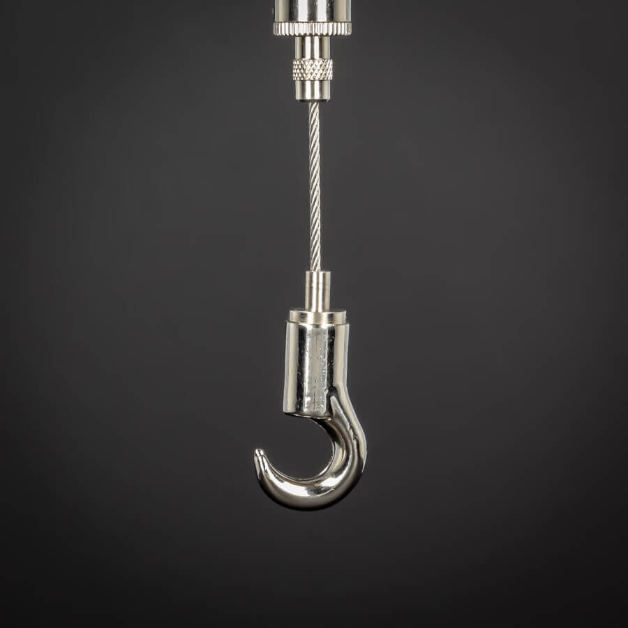 Cable Blocker | Deckenabhänger Seilspanner Haken Montagebeispiel an dunkler Decke