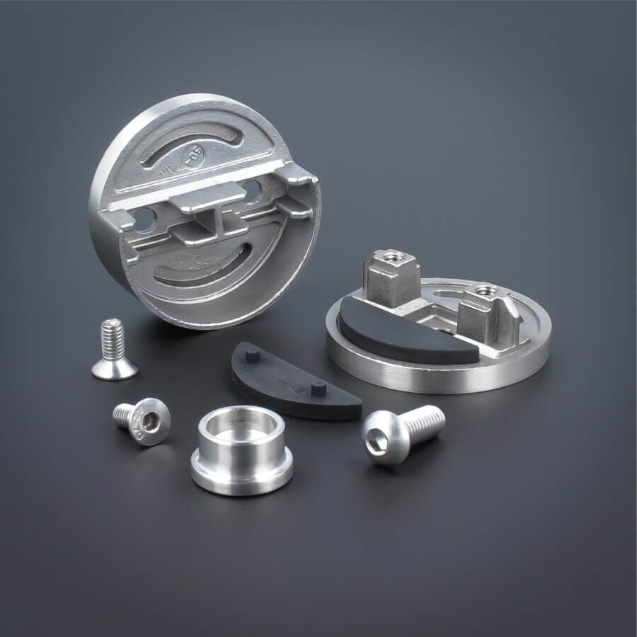 Glashalter Edelstahl rund Ø60mm einseitig Frontmontage flach Lieferumfang auf dunklem Untergrund