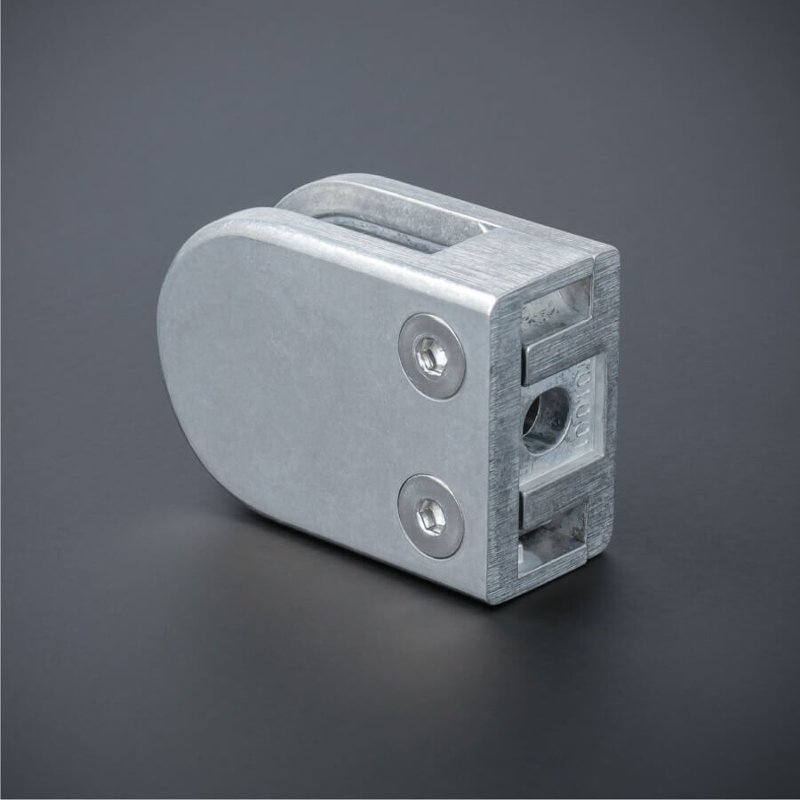 Glashalter Zinkdruckguss halbrund 63x45 mm Vorderseite auf dunklem Untergrund