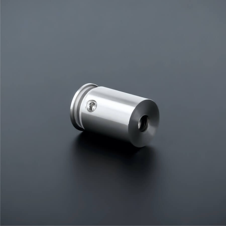 100er-Pack Plexiglasbefestigung Edelstahl Ø 15 mm WA:18,5mm liegend auf dunklem Untergrund