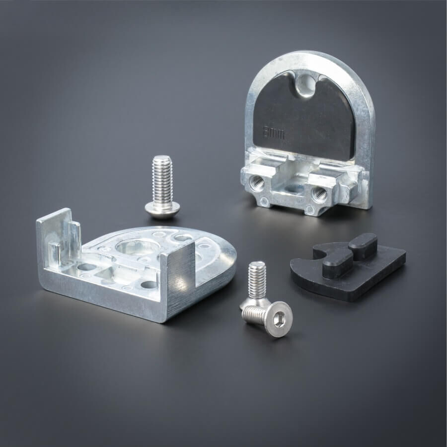 Glashalter Zinkdruckguss halbrund 60x55 mm Lieferumfang auf dunklem Untergrund